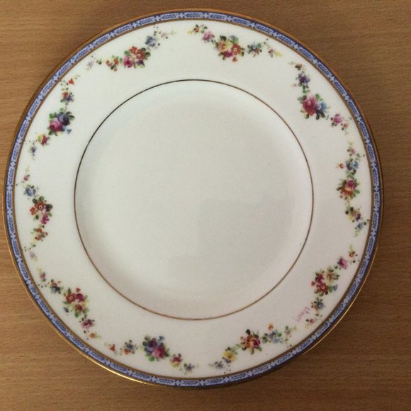 Vintage Royal Doulton salad plate floral gold rim R.A.8995 A. H.802 - Picture 1 of 4
